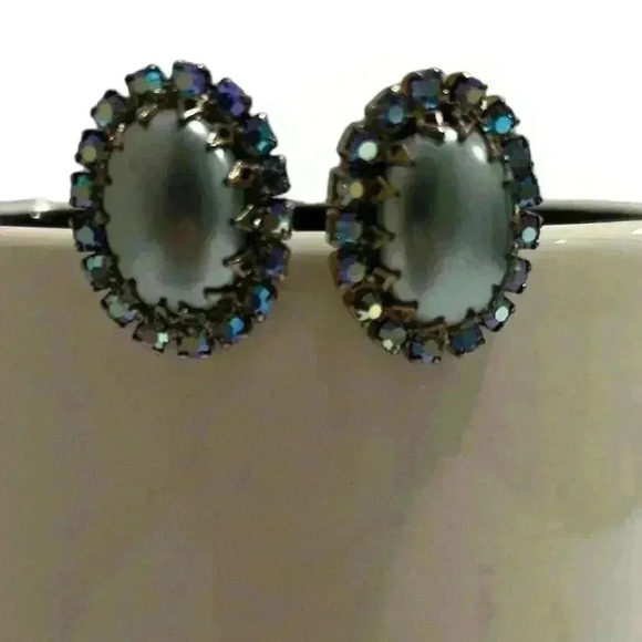 Clip Earrings - Picture 1 of 4